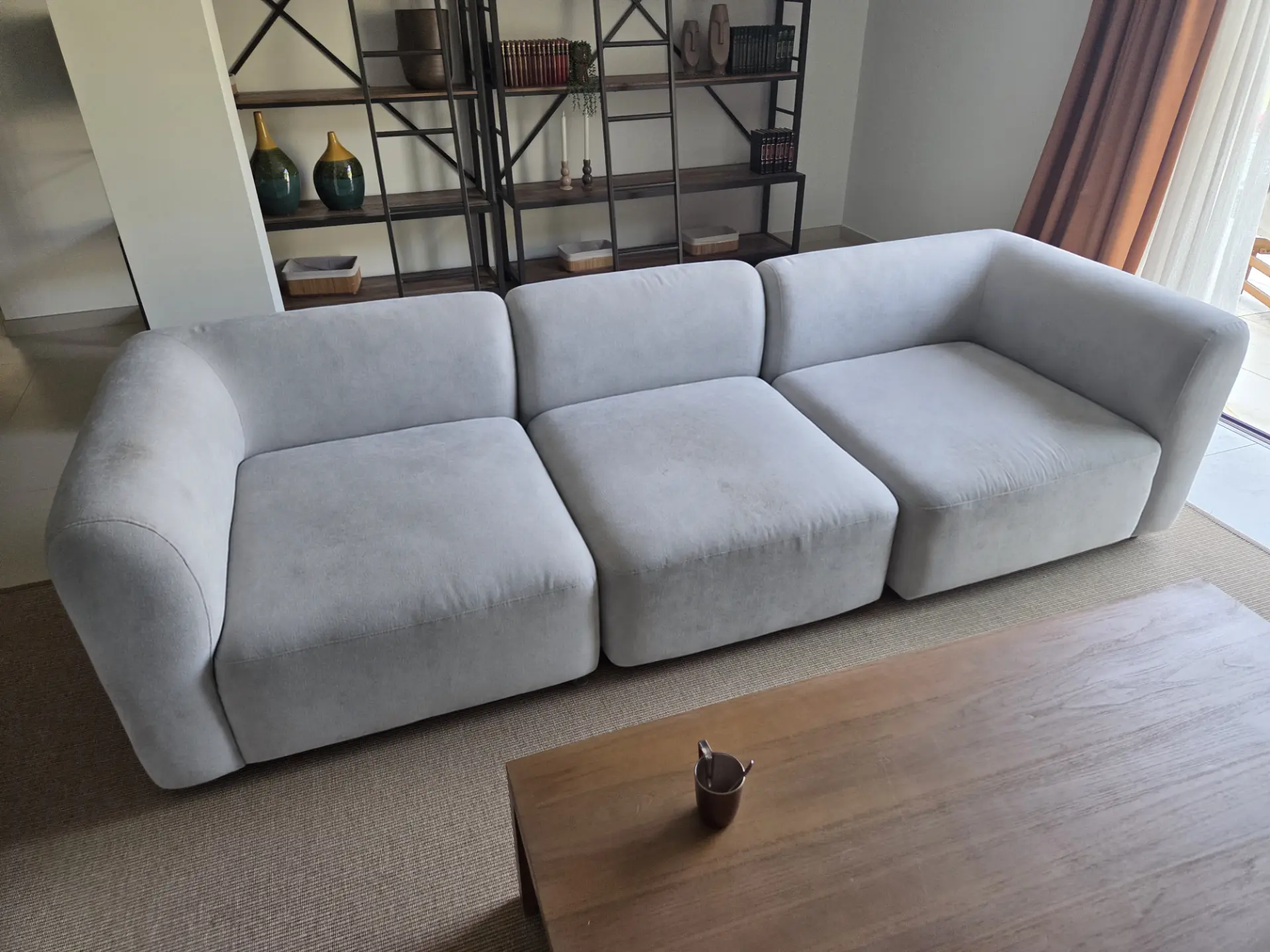 Zetel met losse elementen vóór de reiniging